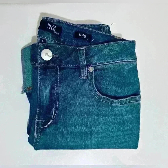1822 The “Taylor” Jeans, Women’s Size 6, Distressed 3.5” cuffed, dark wash NWOT - Picture 13 of 16